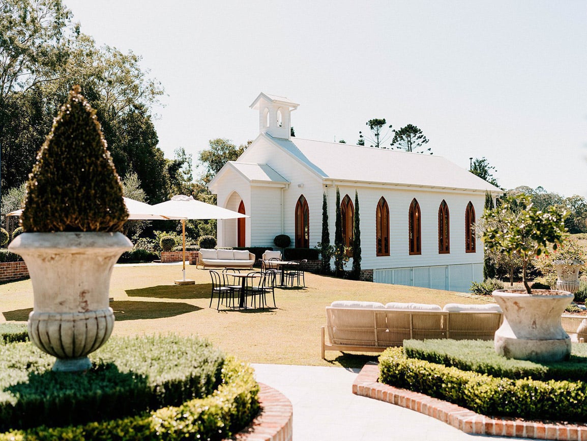 The Valley Estate wedding venue in Currumbin Valley featuring elegant architecture and lush hinterland surroundings – brisbane wedding photographer