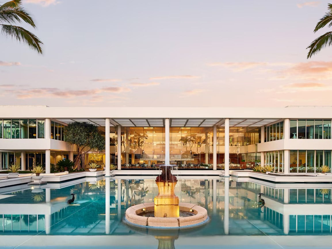 Sheraton Grand Mirage Resort wedding venue in Main Beach with beachfront ceremony setup and tropical gardens – brisbane wedding photographer